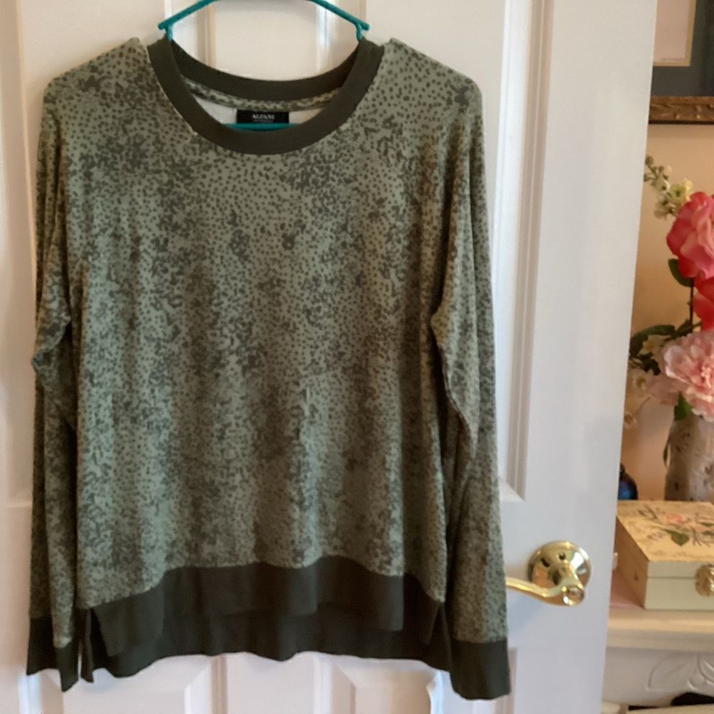 NWT. Alfani Macy’s Brand Small Green Camo Long Sleeve PJ Top